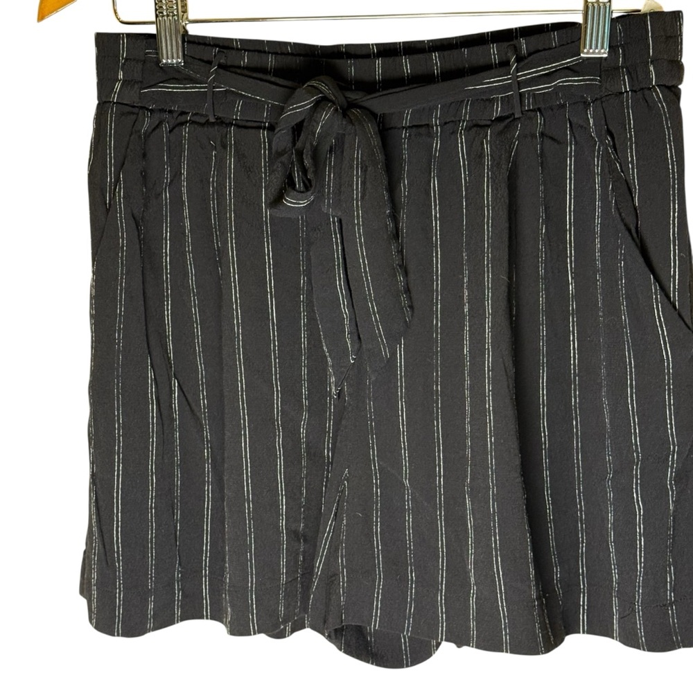 Wilfred Aritzia Georgette High Waist Black and White Pinstripe Belted Shorts L